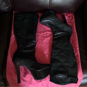 Women’s knee boots